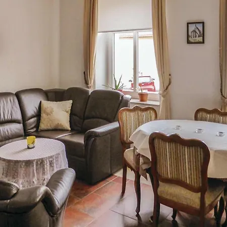 One-bedroom In Apartment *